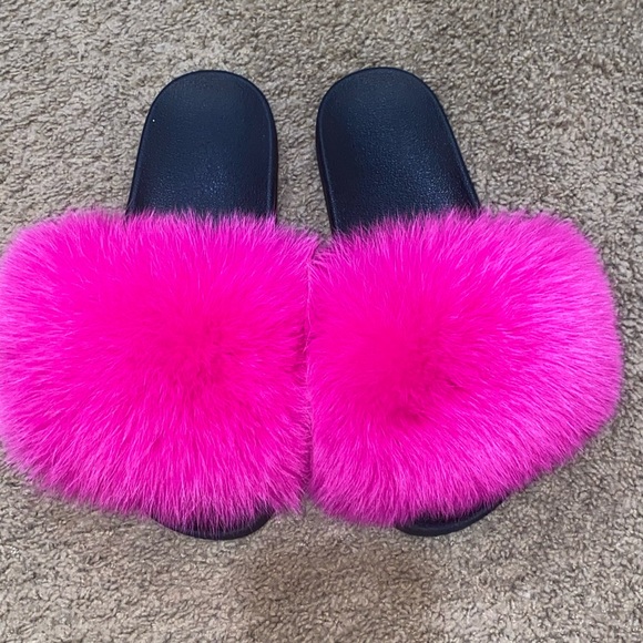 Hot pink faux fur slides - multiple sizes available - Picture 4 of 4